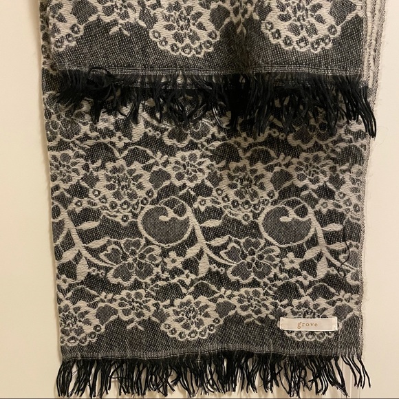 Floral Pattern Scarf - Picture 3 of 3